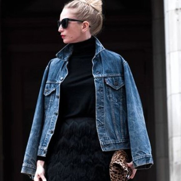 Levi's Classic Jean Jacket - Picture 1 of 3